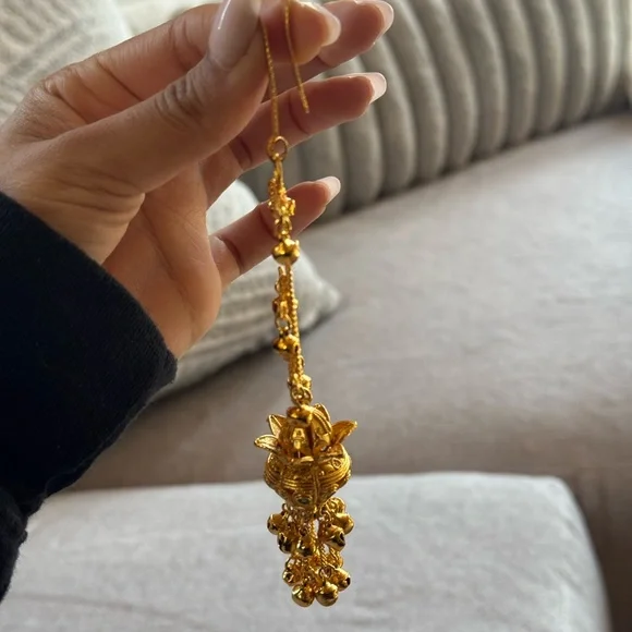 Gold Skirt Accessory - Picture 2 of 3